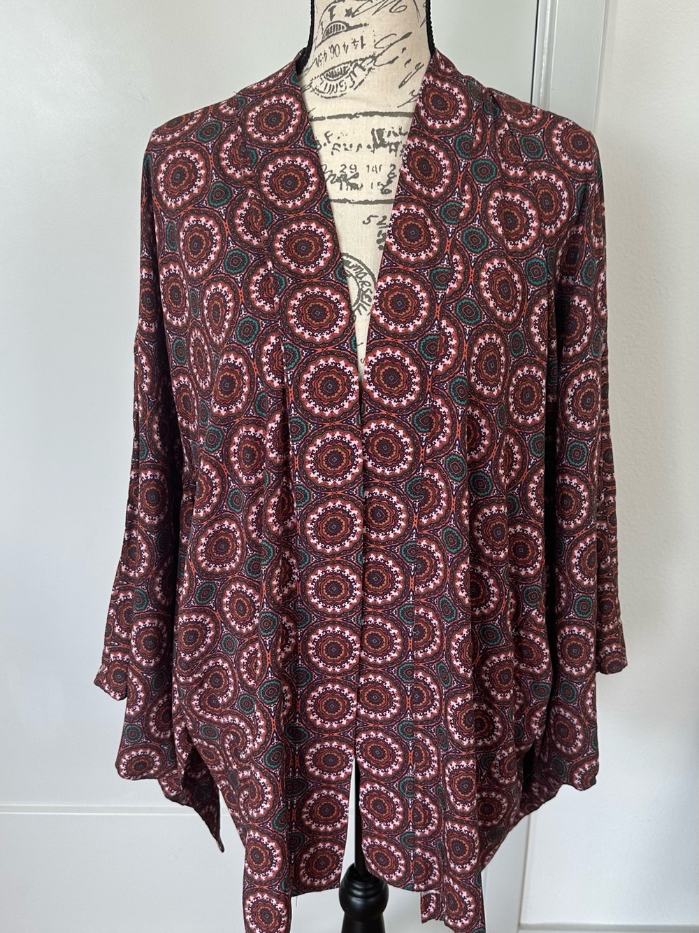 NWT burgundy Kimono w/  miyatsukuchi sleeves. Super comfy and Stylist. One size